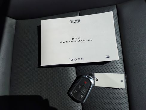 Used 2025 Cadillac XT5 Premium Luxury image 53