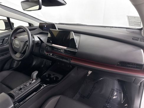 Used 2025 Toyota Prius SE image 38