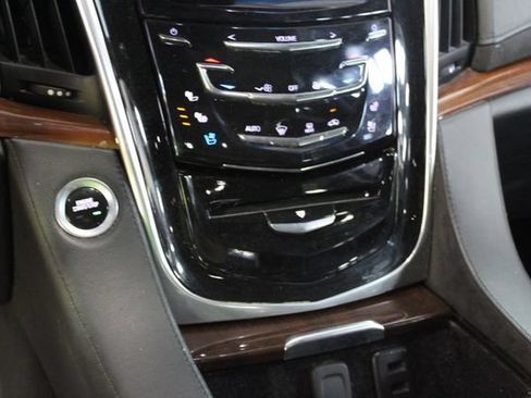 Used 2018 Cadillac Escalade Premium Luxury AWD/4WD image 19