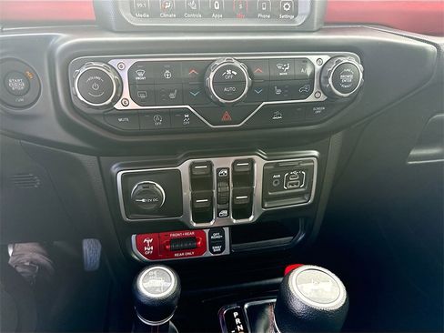 Used 2022 Jeep Wrangler Unlimited Rubicon w/ Cold Weather Group image 17