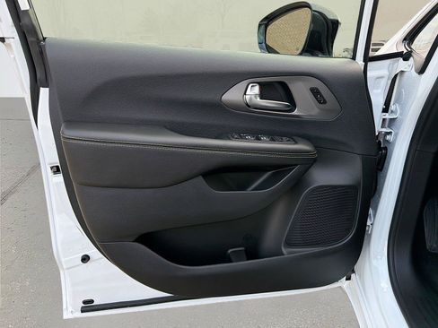 New 2026 Chrysler Pacifica Select w/ S Appearance Package FWD image 23