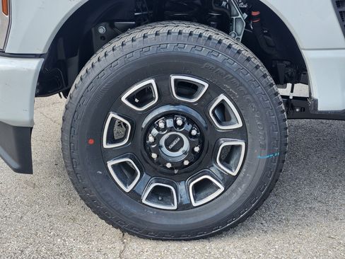 New 2026 Ford F250 Platinum w/ FX4 Off-Road Package AWD/4WD image 7