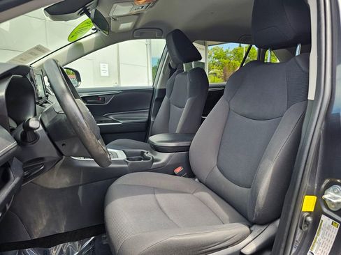 Used 2019 Toyota RAV4 LE w/ Carpet Mat Package AWD/4WD image 19