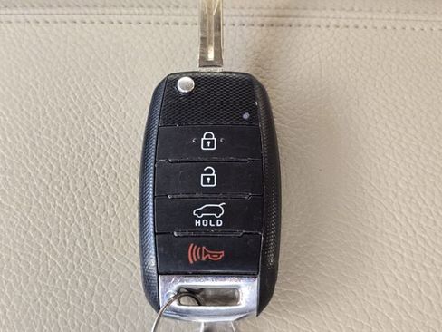 Used 2014 Kia Sorento LX image 36