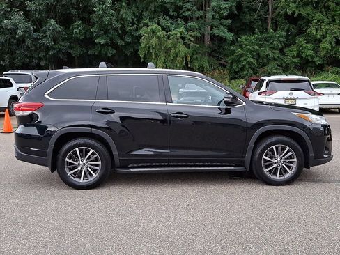 Used 2018 Toyota Highlander XLE AWD/4WD image 8