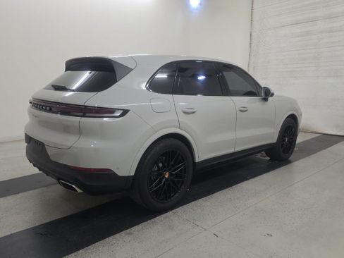 Used 2024 Porsche Cayenne w/ Premium Package Plus (PFM) AWD/4WD image 3