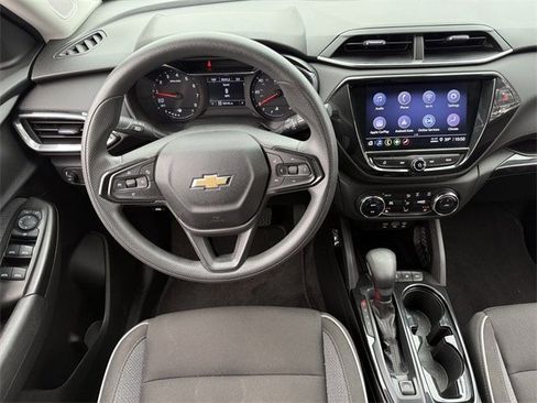 Used 2021 Chevrolet TrailBlazer LT w/ Convenience Package image 12