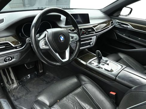 Used 2019 BMW 750i RWD image 14