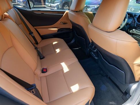 Used 2023 Lexus ES 350 w/ Premium Package FWD image 30