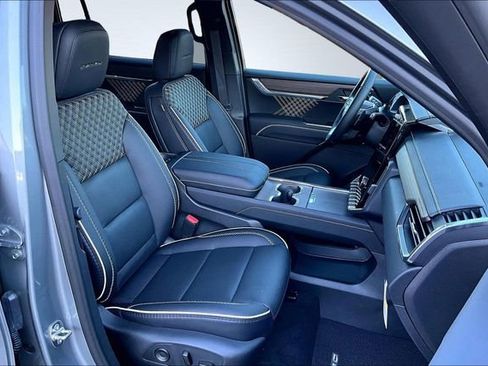 New 2026 GMC Acadia Denali w/ Super Cruise Package FWD image 11