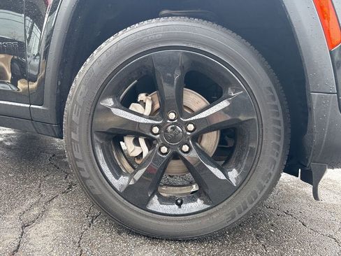 Used 2023 Jeep Grand Cherokee Altitude image 49