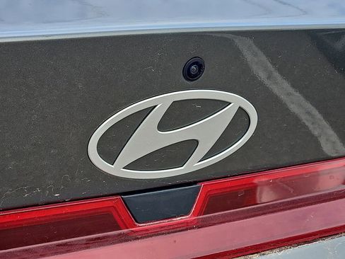 Used 2025 Hyundai Elantra SE FWD image 5