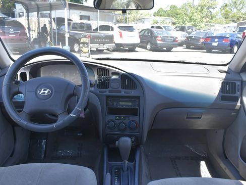 Used 2005 Hyundai Elantra GLS FWD image 10