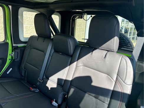 New 2025 Jeep Wrangler Unlimited Rubicon image 24