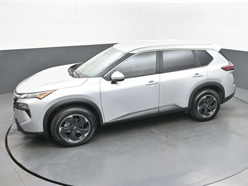 Used 2025 Nissan Rogue SV FWD image 38