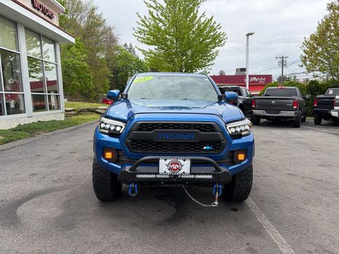 Used 2017 Toyota Tacoma TRD Off-Road w/ Tow Package AWD/4WD image 3