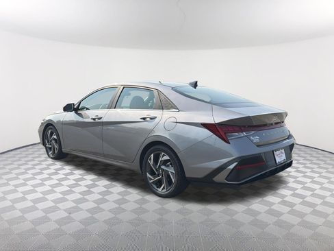 Used 2024 Hyundai Elantra Limited FWD image 15
