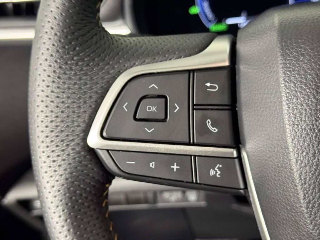 Used 2025 Toyota Sienna XLE Woodland Edition AWD/4WD image 22