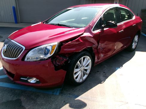 Used 2013 Buick Verano FWD image 1