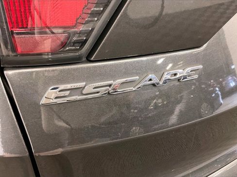 Used 2017 Ford Escape Titanium image 29