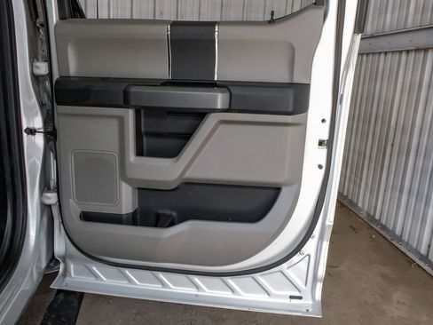 Used 2016 Ford F150 XLT RWD image 46