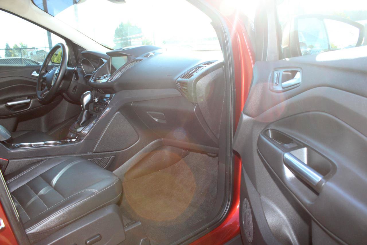 Used 2015 Ford Escape Titanium w/ Equipment Group 301A AWD/4WD image 12