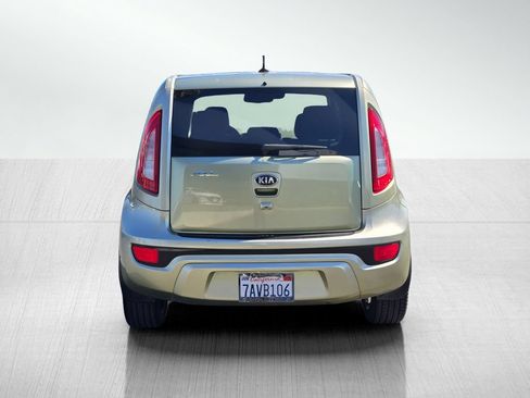 Used 2013 Kia Soul ! FWD image 5