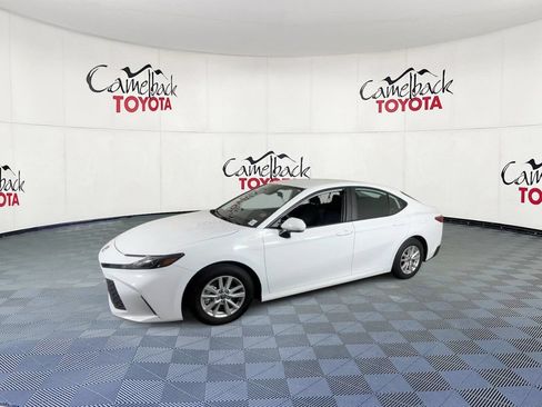 Used 2025 Toyota Camry LE FWD image 7