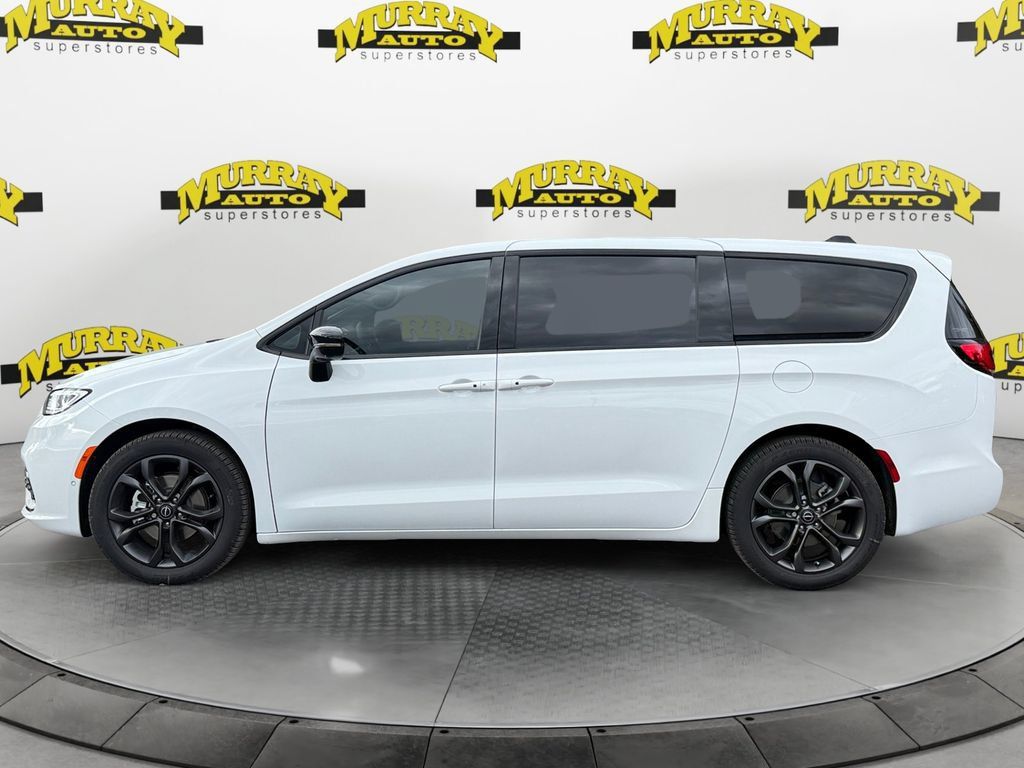 New 2026 Chrysler Pacifica Select FWD image 2