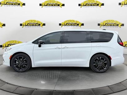 New 2026 Chrysler Pacifica Select