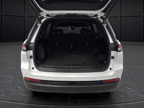 Used 2023 Jeep Grand Cherokee Altitude image 13