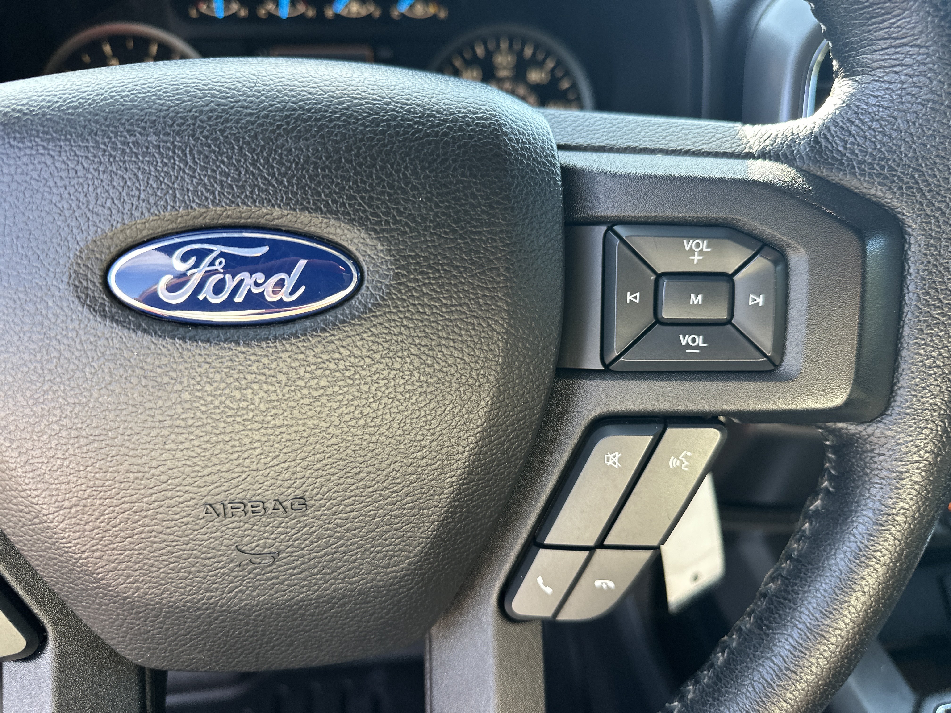 Used 2015 Ford F150 XLT w/ Equipment Group 302A Luxury AWD/4WD image 26