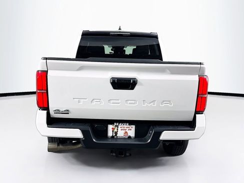 Used 2025 Toyota Tacoma SR5 AWD/4WD image 8