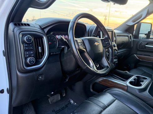 Used 2022 Chevrolet Silverado 3500 High Country w/ Technology Package image 16