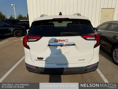 Used 2024 GMC Terrain SLT AWD/4WD image 7
