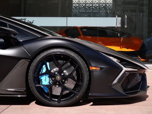Used 2025 Lamborghini Revuelto AWD/4WD image 9