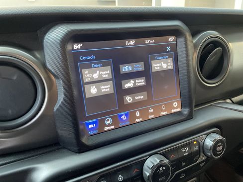 Used 2023 Jeep Wrangler Unlimited w/ Sun & Screen Package AWD/4WD image 30