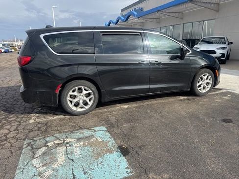 Used 2019 Chrysler Pacifica Touring Plus w/ Advanced Safetytec Group image 7