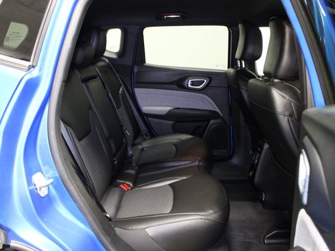 Used 2024 Jeep Compass Latitude AWD/4WD image 14