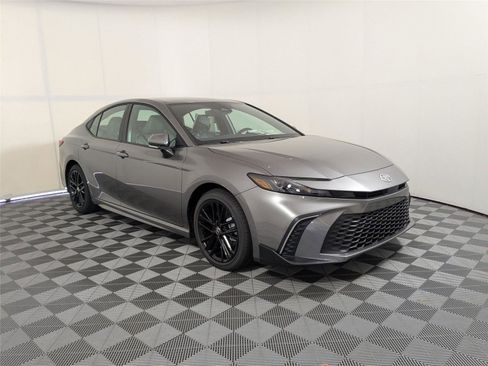 Used 2026 Toyota Camry SE w/ Multimedia Upgrade Package FWD image 20