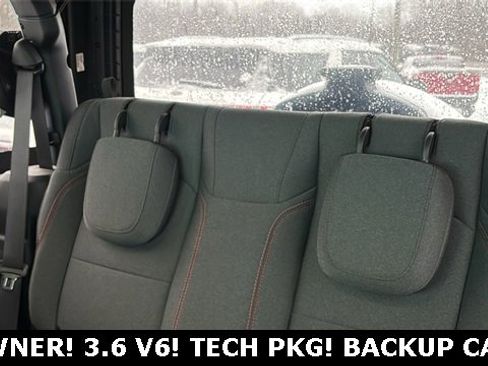 Used 2024 Jeep Wrangler Rubicon w/ Technology Group image 21