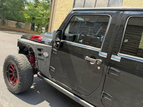 Used 2013 Jeep Wrangler Unlimited Sahara w/ Mopar Chrome Edition Group AWD/4WD image 32