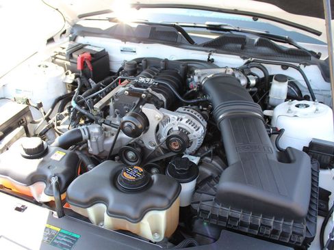 Used 2010 Ford Mustang GT RWD image 31