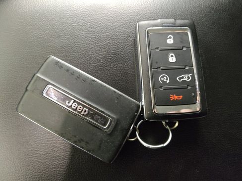 Used 2022 Jeep Grand Cherokee Limited 4xe w/ Luxury Tech Group II image 32