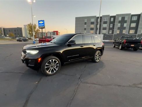 Used 2023 Jeep Grand Cherokee Overland image 4