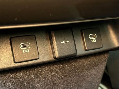 Used 2023 Land Rover Range Rover Sport SE Dynamic image 25