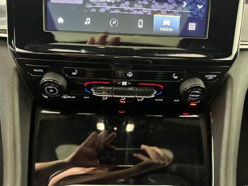 Used 2023 Jeep Grand Cherokee L Altitude image 23