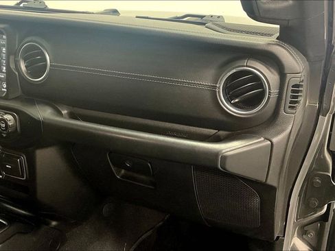 Used 2020 Jeep Wrangler Unlimited Sahara image 15