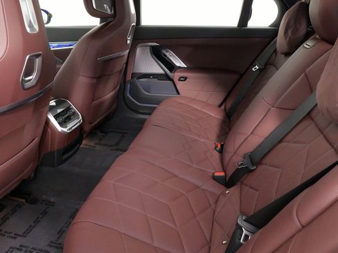 Used 2024 BMW i7 xDrive60 w/ Executive Package image 36