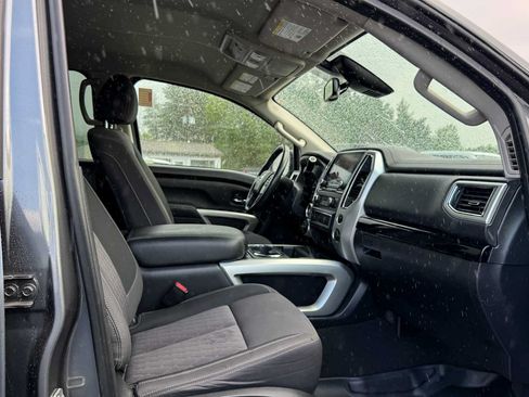 Used 2021 Nissan Titan SV w/ SV Convenience Package AWD/4WD image 9